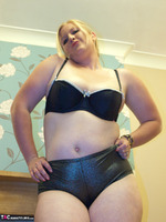 Samantha. Horny In Hotpants Free Pic 9