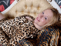 Sindy Bust. Lusty In Leopard Print Free Pic 1