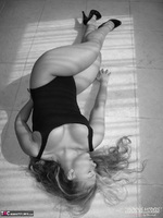 Luscious Models. Meile Sexy In Black & White Free Pic 3
