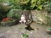 Samantha. Stripping In The Park Free Pic 9