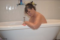 Phillipas Ladies. Busty Kim In The Bath Free Pic 11
