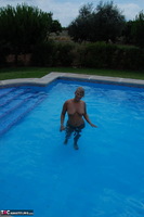 Sweet Susi. Naked In The Pool Free Pic 2