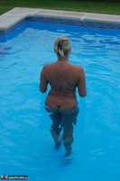 Sweet Susi. Naked In The Pool Free Pic 3
