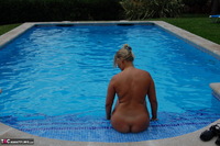 Sweet Susi. Naked In The Pool Free Pic 17