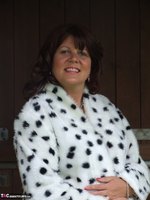 Cassandra UK. Dalmation Dressing Gown Surprise Free Pic 1