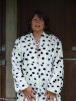 Cassandra UK. Dalmation Dressing Gown Surprise Free Pic 7