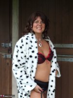 Cassandra UK. Dalmation Dressing Gown Surprise Free Pic 11
