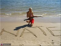Aussie Jewel. Playing On The Beach Free Pic 3