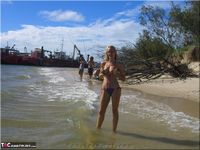 Aussie Jewel. Playing On The Beach Free Pic 14