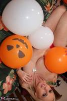 Tracey Lain. Balloons New Free Pic 3