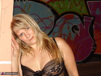 Sweet Susi. Graffiti Lady In Black Free Pic 5