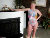 Tiffany Pearl. Body Painting Fun Pt1 Free Pic 17