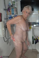 Sparkle. More fun in the shower Free Pic 9