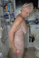 Sparkle. More fun in the shower Free Pic 10