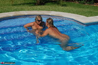 Sweet Susi. Lesbo Pool Games Free Pic 1