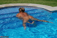 Sweet Susi. Lesbo Pool Games Free Pic 3