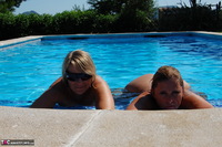Sweet Susi. Lesbo Pool Games Free Pic 12