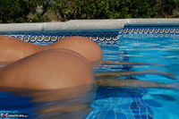 Sweet Susi. Lesbo Pool Games Free Pic 15
