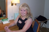 Phillipas Ladies. Mature Milf Cindy Free Pic 1