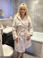 Inked MILF. Bath Time Free Pic 1