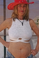 Marta Style. Cowboy Hat and Boots Free Pic 11