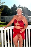 Princess Peachy. Sexy Red Dress Free Pic 2