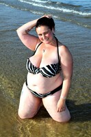 Cheeky Dee. Naked at the beach Free Pic 14