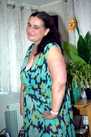 Cheeky Dee. Dee gets naked Free Pic 2