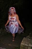 Cheeky Dee. Zombie Bride Free Pic 3