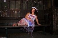 Cheeky Dee. Zombie Bride Free Pic 5