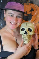 Cheeky Dee. Zombie Bride Free Pic 12