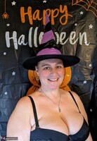 Cheeky Dee. Zombie Bride Free Pic 19