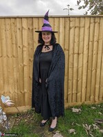 Cheeky Dee. Zombie Bride Free Pic 20