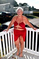 Phillipas Ladies. Princess Peachy's Red Dress Free Pic 1