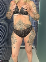 Inked MILF. Hot Bikini with Sexy Heels Free Pic 6