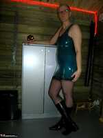 Tiffany Pearl. Blue Latex Free Pic 1