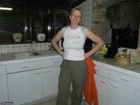 Tiffany Pearl. Kitchen Free Pic 3