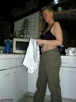 Tiffany Pearl. Kitchen Free Pic 5