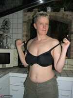 Tiffany Pearl. Kitchen Free Pic 6