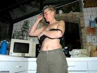 Tiffany Pearl. Kitchen Free Pic 7
