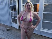 Barby. Hot Tub In The Snow Free Pic 1
