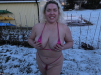 Barby. Hot Tub In The Snow Free Pic 3