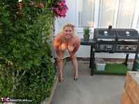 Barby. The Naked Gardener Free Pic 11