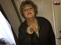 Busty Bliss. Bad As I Wanna Be Free Pic 1