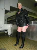 Tiffany Pearl. Factory S&M Pt1 Free Pic 3