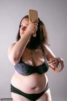 Cheeky Dee. Getting dressed in the morning Free Pic 19