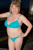 SpeedyBee. Hotel Pool Free Pic 3