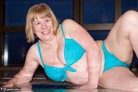 SpeedyBee. Hotel Pool Free Pic 9