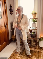 Lil Ms Muffet. Baby has got her blue jeans on Free Pic 3