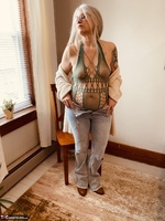 Lil Ms Muffet. Baby has got her blue jeans on Free Pic 6